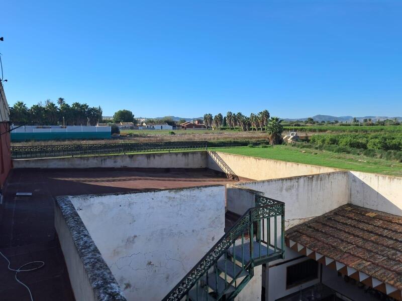 4 slaapkamer Landhuis Te koop 4 slaapkamer Landhuis Te koop