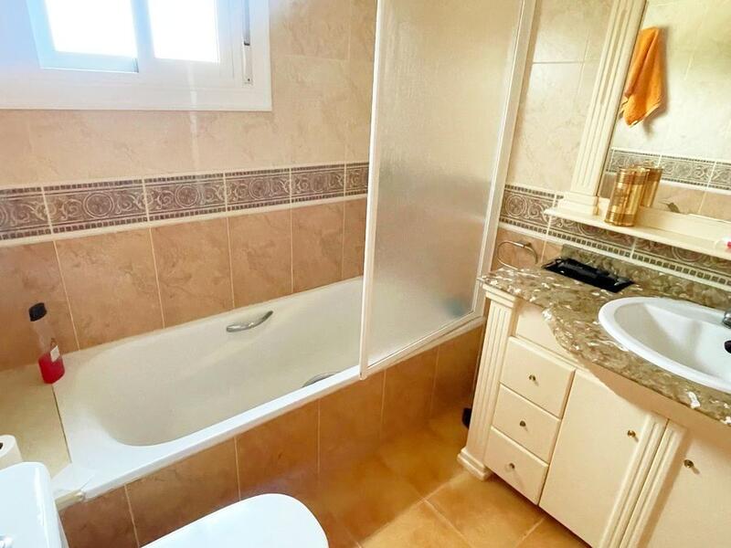 3 slaapkamer Landhuis Te koop 3 slaapkamer Landhuis Te koop