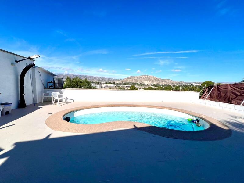 4 Cuarto Villa en venta