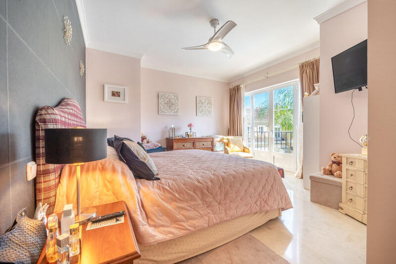 3 bedroom Townhouse for sale