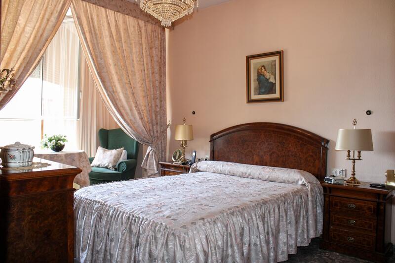 4 спальная комната квартира продается