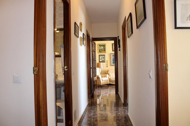 4 спальная комната квартира продается