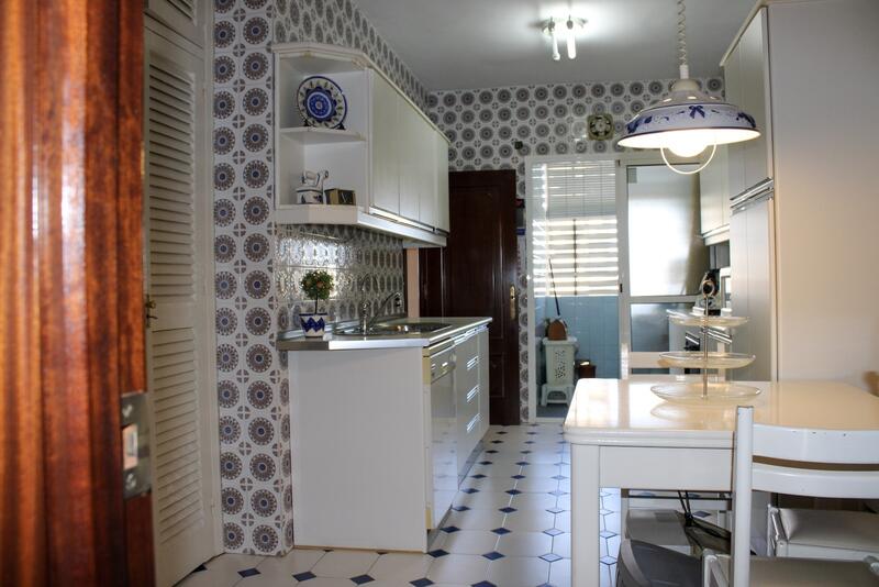 4 спальная комната квартира продается