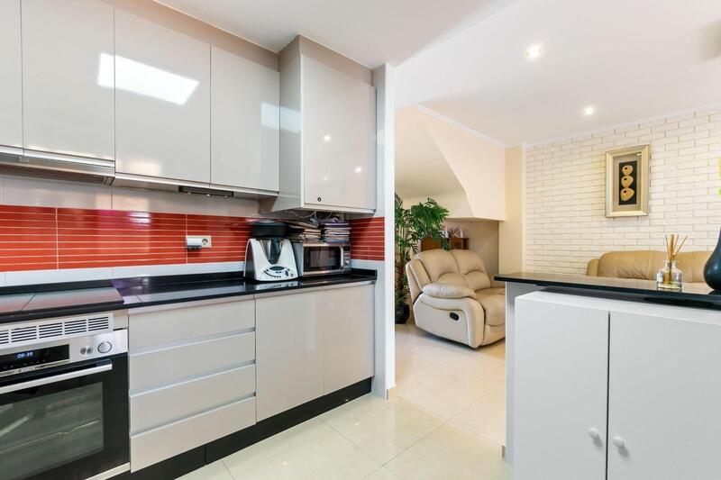 3 спальная комната городская тюрьма продается