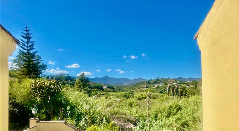 3 спальная комната городская тюрьма продается