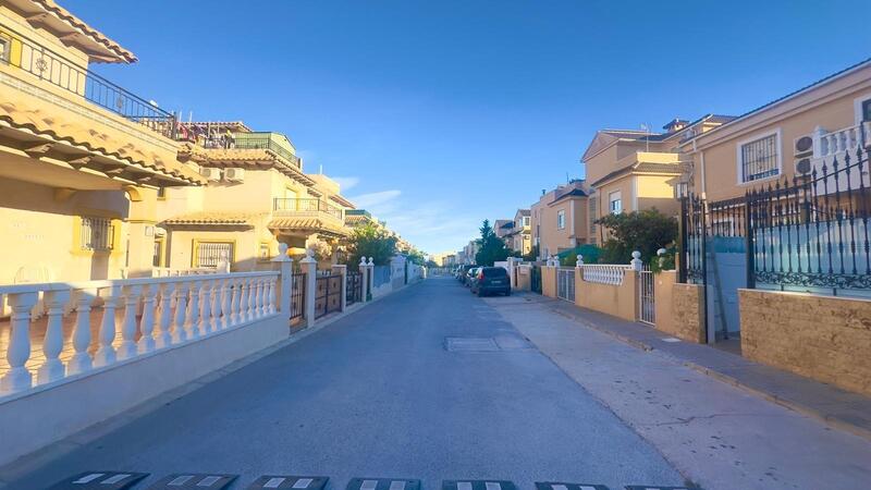 4 Cuarto Adosado en venta