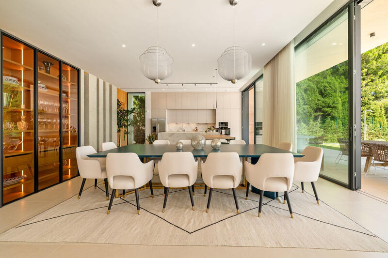 6 спальная комната вилла продается