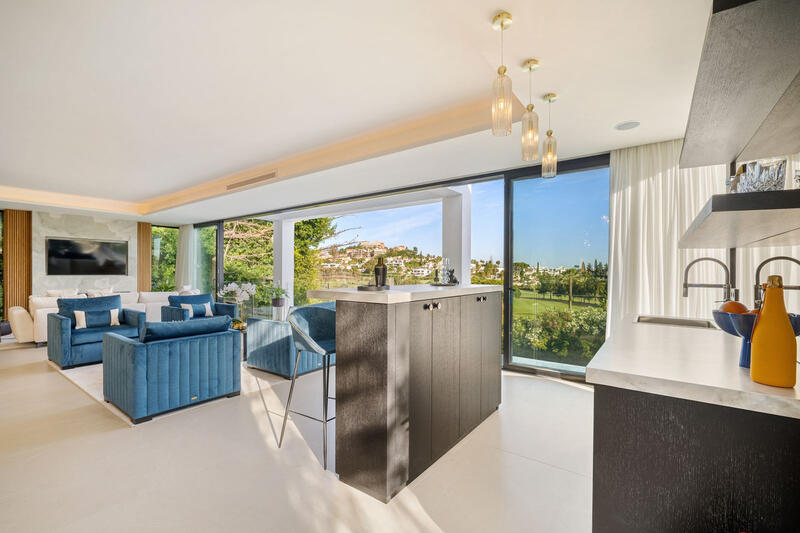 6 спальная комната вилла продается