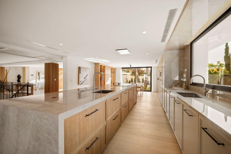 6 bedroom Villa for sale