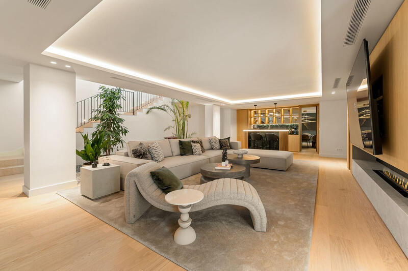 6 bedroom Villa for sale