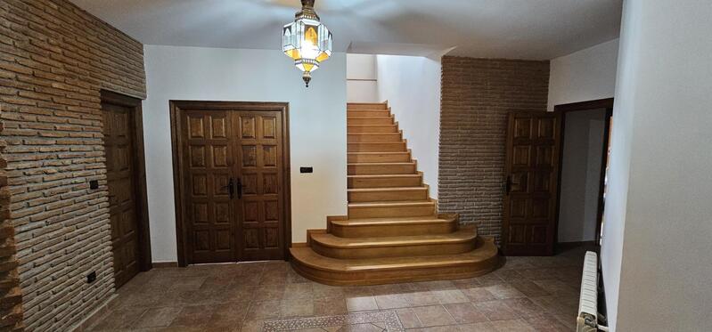 4 спальная комната Деревенский Дом продается