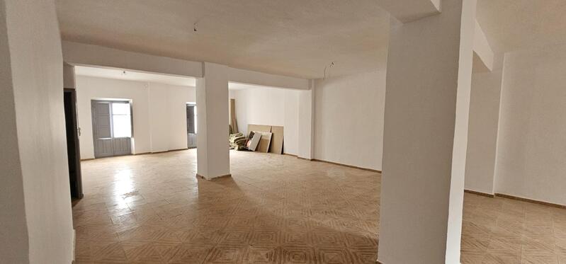 городская тюрьма продается городская тюрьма продается