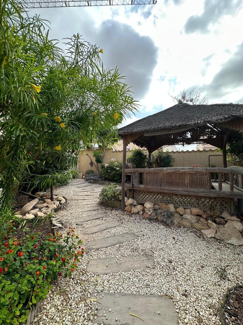 3 Schlafzimmer Villa zu verkaufen 3 Schlafzimmer Villa zu verkaufen