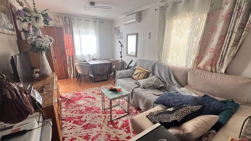 3 slaapkamer Gezinswoning Te koop