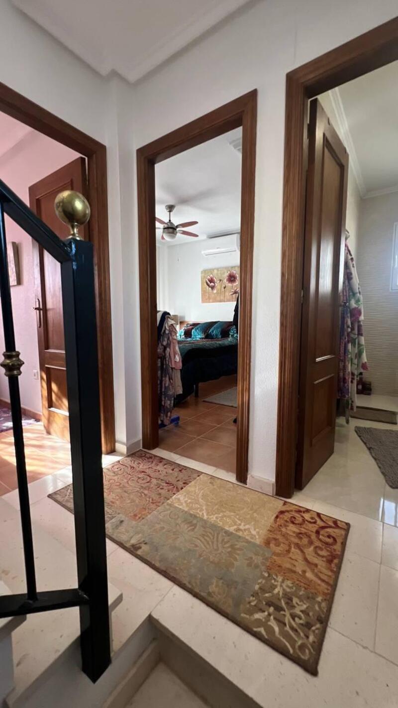 3 slaapkamer Gezinswoning Te koop