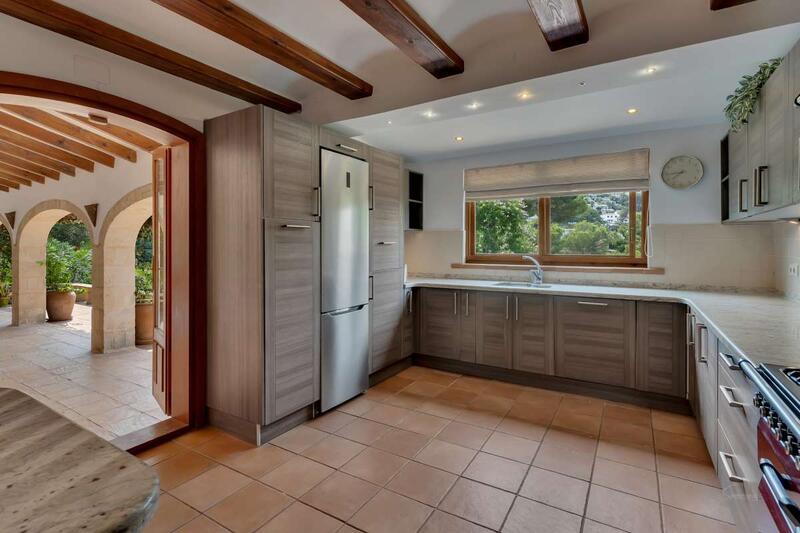 4 спальная комната вилла продается