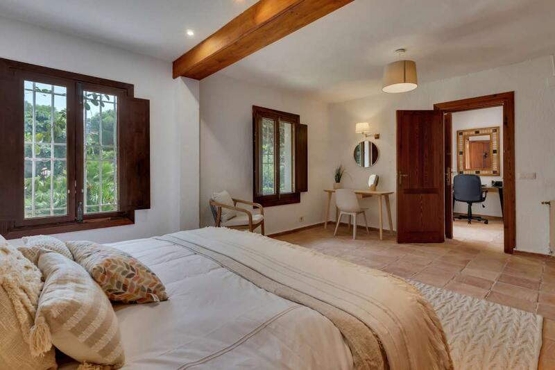 4 спальная комната вилла продается