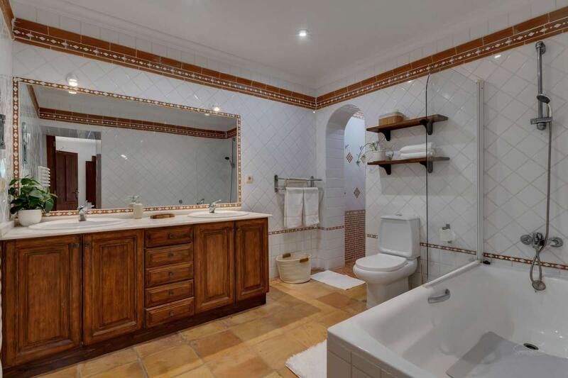 4 спальная комната вилла продается