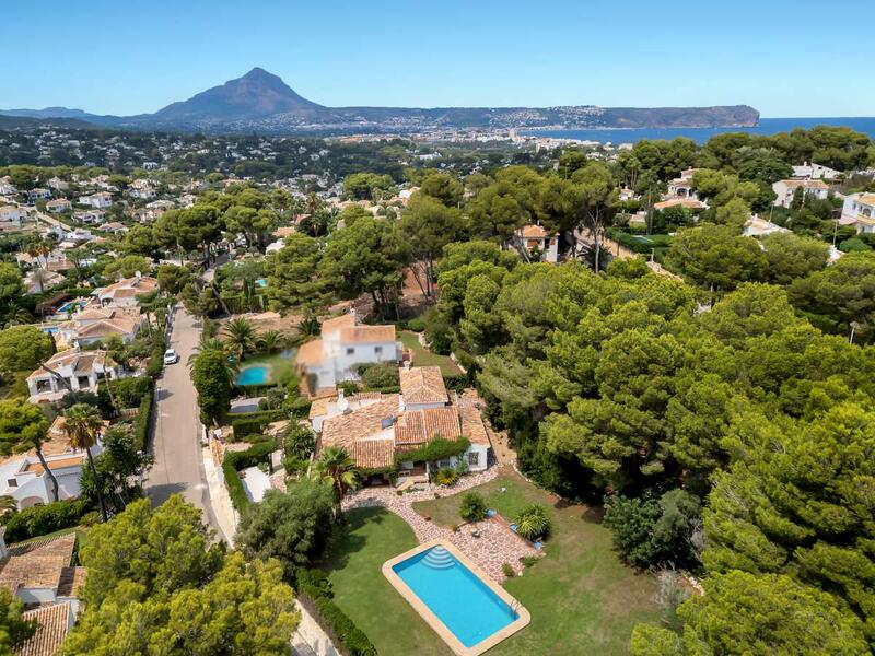 4 спальная комната вилла продается