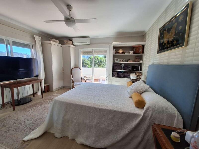 4 спальная комната вилла продается