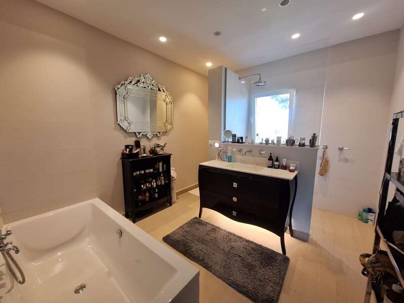 4 спальная комната вилла продается