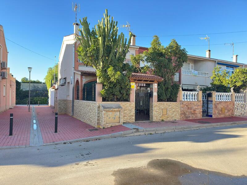 городская тюрьма продается в Torrevieja, Alicante