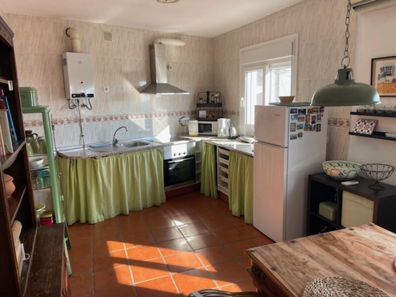 2 спальная комната городская тюрьма продается