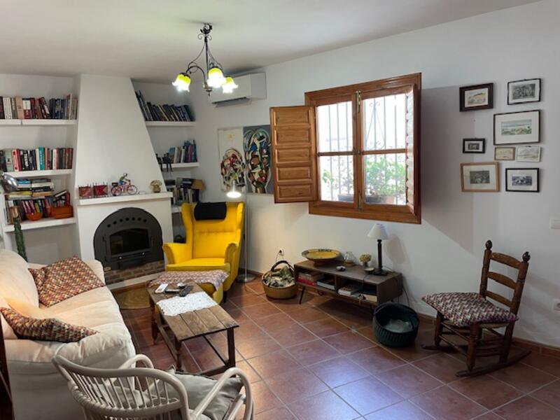 2 спальная комната городская тюрьма продается