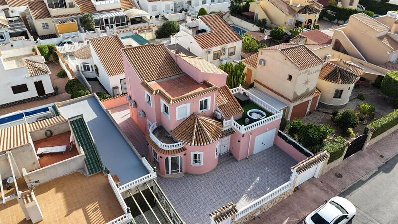 5 спальная комната вилла продается