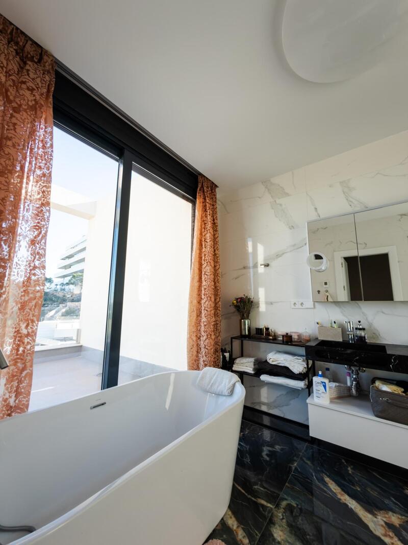 6 bedroom Villa for sale