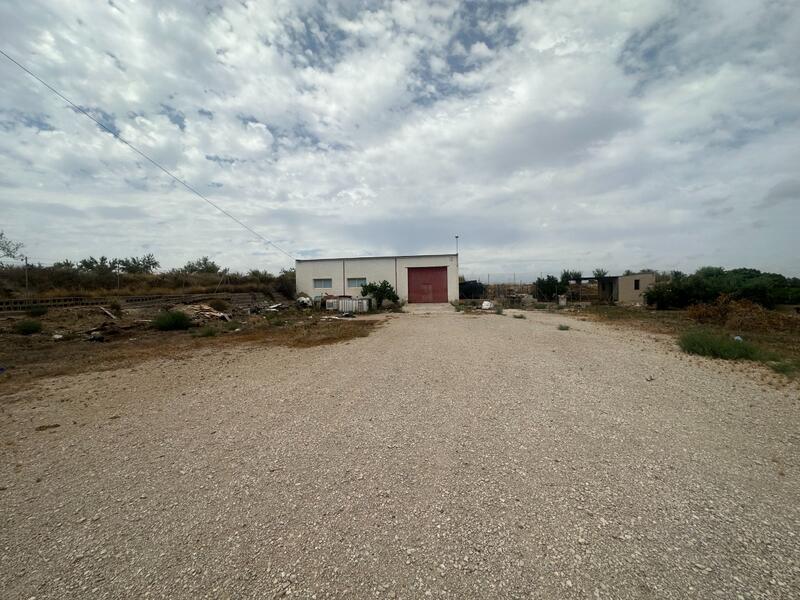 Handelsimmobilie zu verkaufen