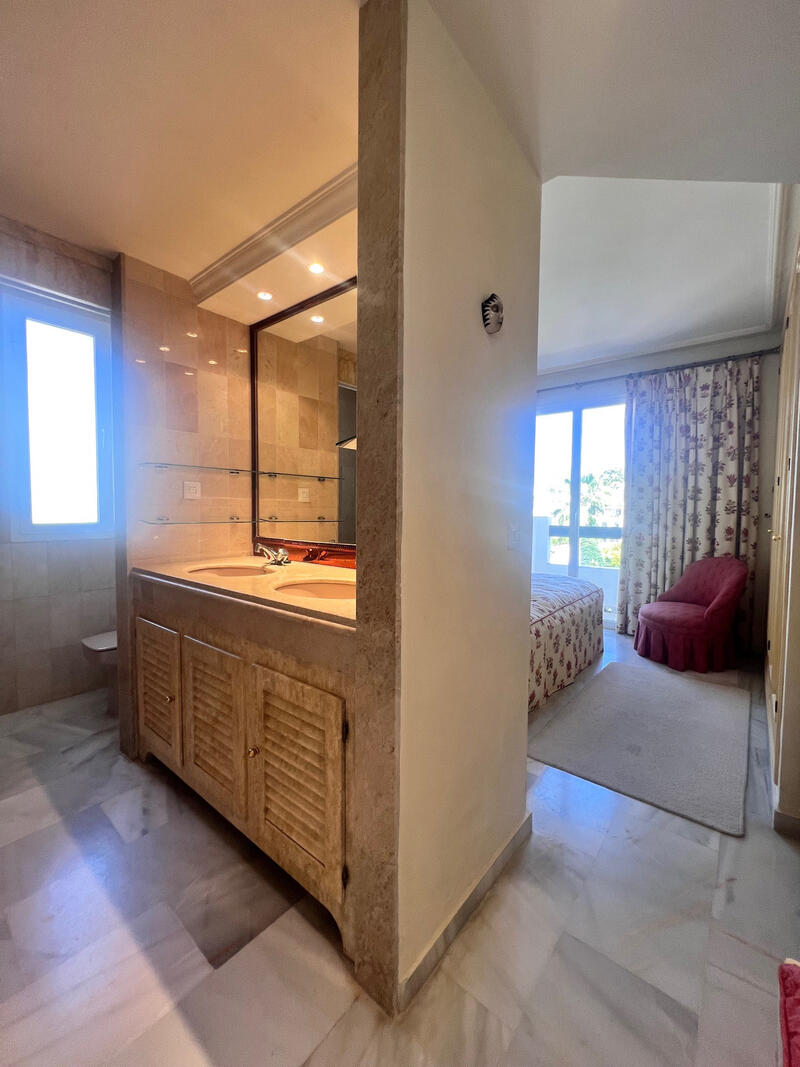 2 slaapkamer Appartement Te koop 2 slaapkamer Appartement Te koop