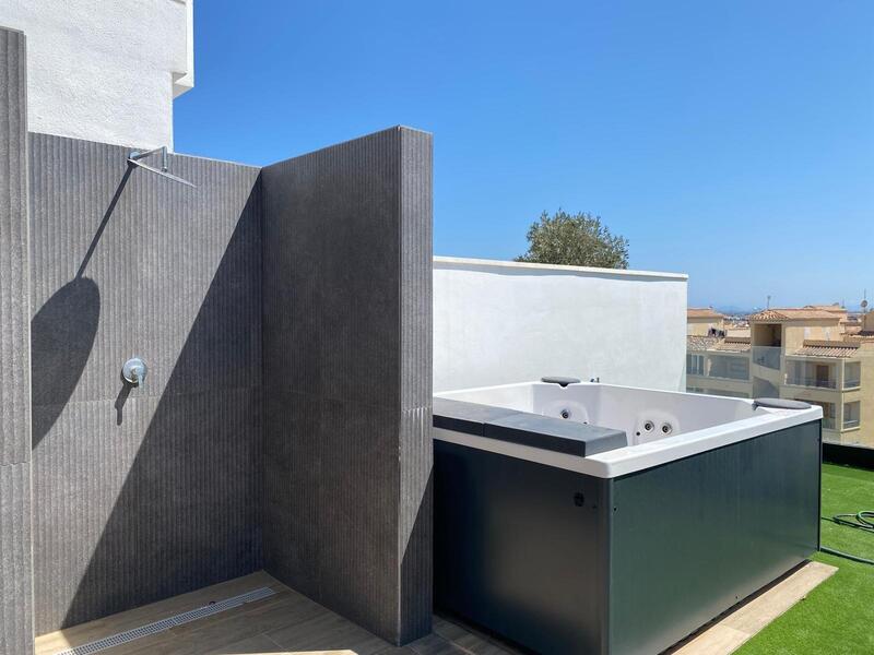 3 bedroom Apartment for sale