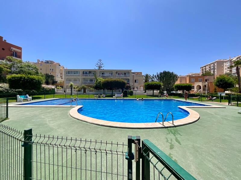 Villa à vendre dans Torrevieja, Alicante