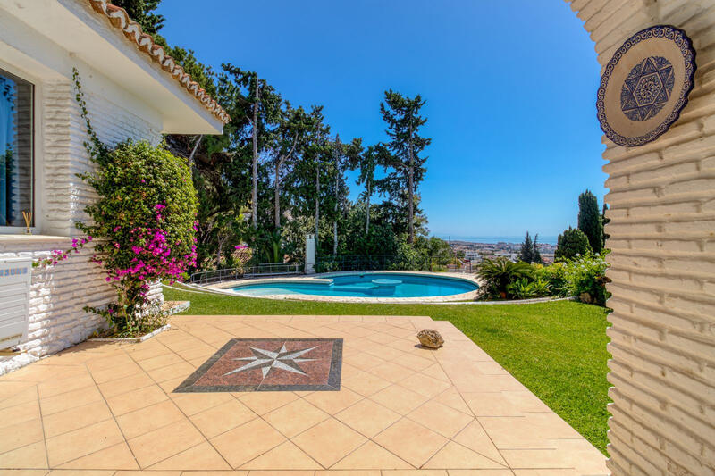 6 bedroom Villa for sale