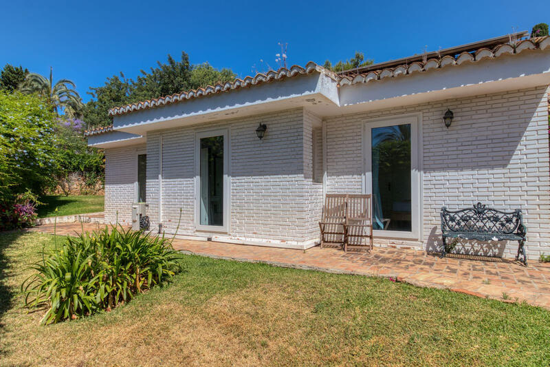 6 bedroom Villa for sale