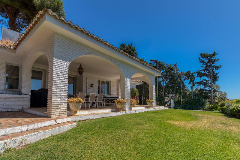 6 bedroom Villa for sale