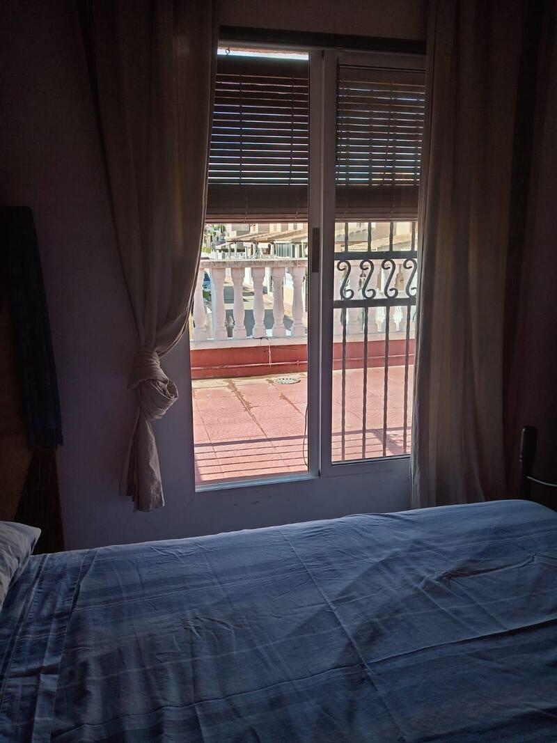 2 slaapkamer Gezinswoning Te koop 2 slaapkamer Gezinswoning Te koop