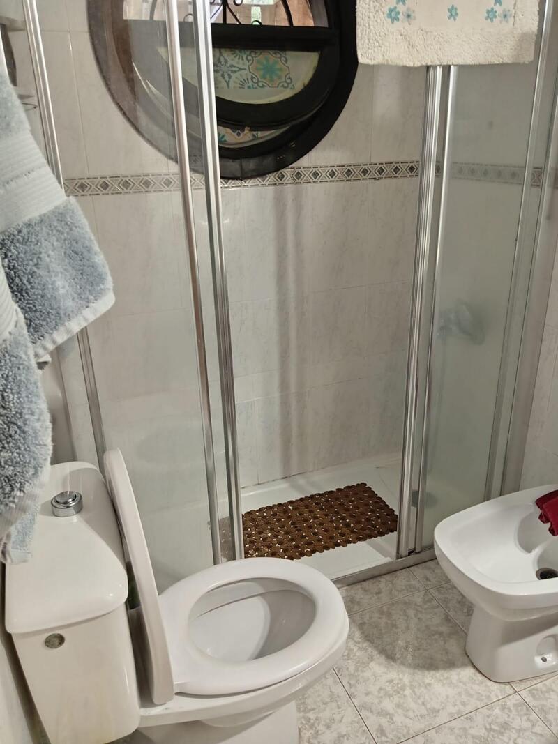 2 slaapkamer Gezinswoning Te koop 2 slaapkamer Gezinswoning Te koop