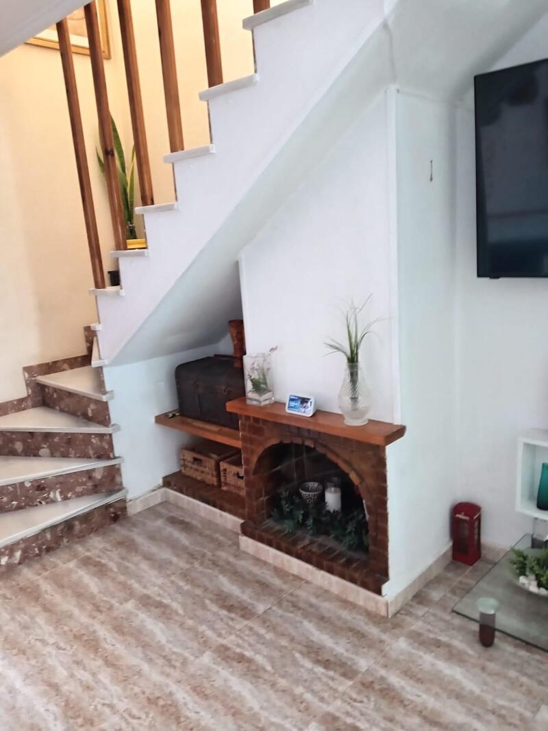 2 slaapkamer Gezinswoning Te koop 2 slaapkamer Gezinswoning Te koop