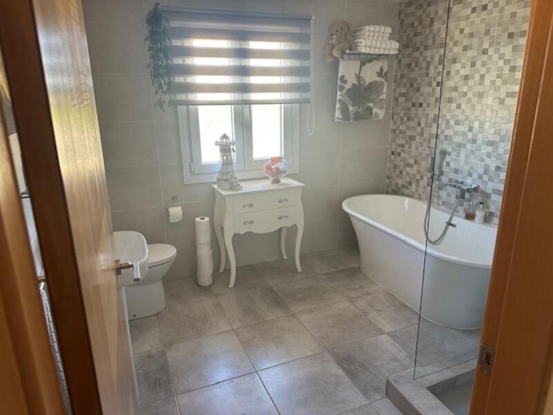 5 bedroom Country House for sale 5 bedroom Country House for sale