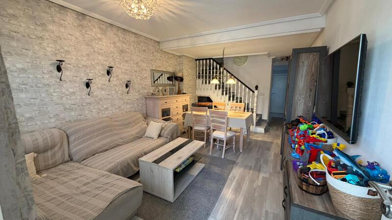 2 slaapkamer Gezinswoning Te koop 2 slaapkamer Gezinswoning Te koop