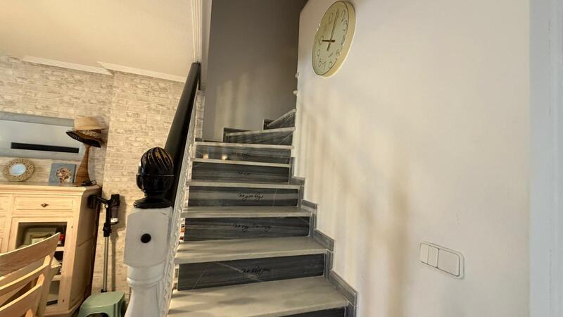 2 slaapkamer Gezinswoning Te koop 2 slaapkamer Gezinswoning Te koop