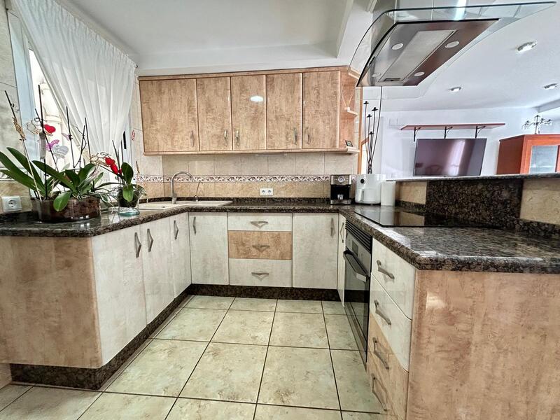 3 bedroom Apartment for sale