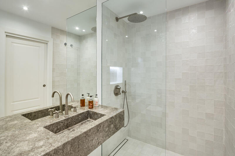 5 bedroom Apartment for sale