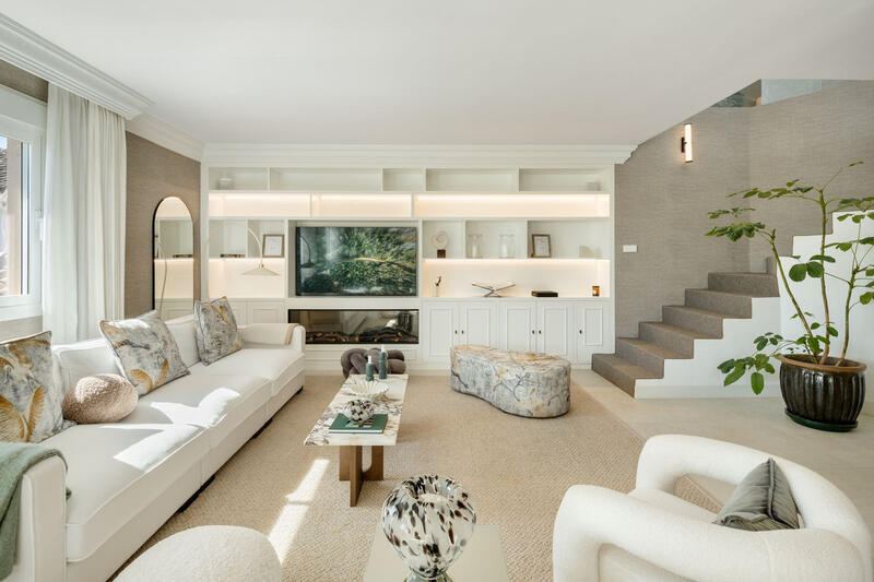 5 bedroom Apartment for sale