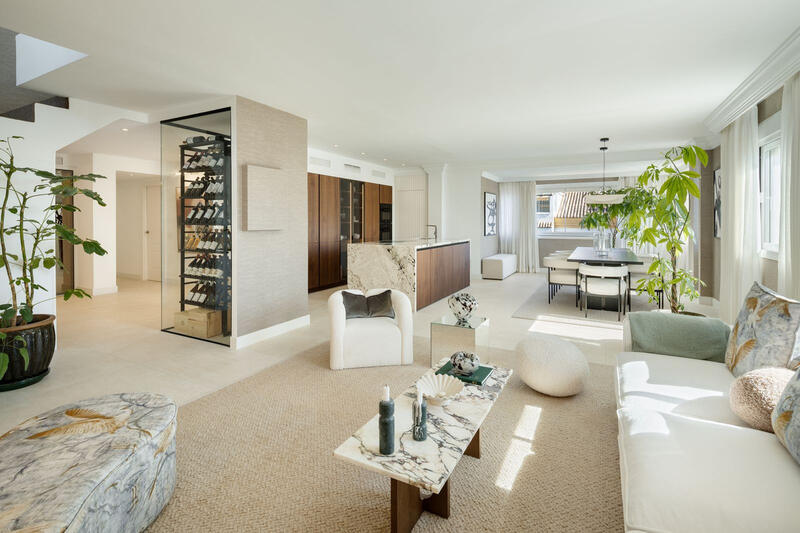 5 bedroom Apartment for sale