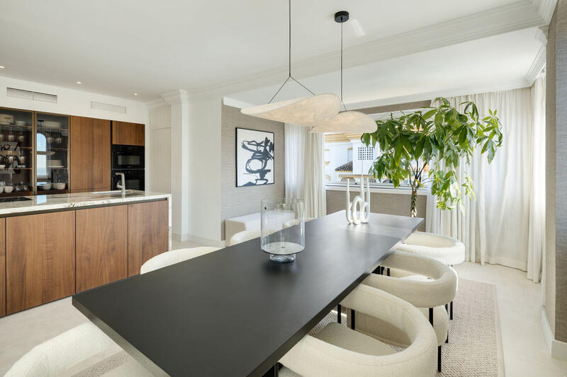 5 bedroom Apartment for sale