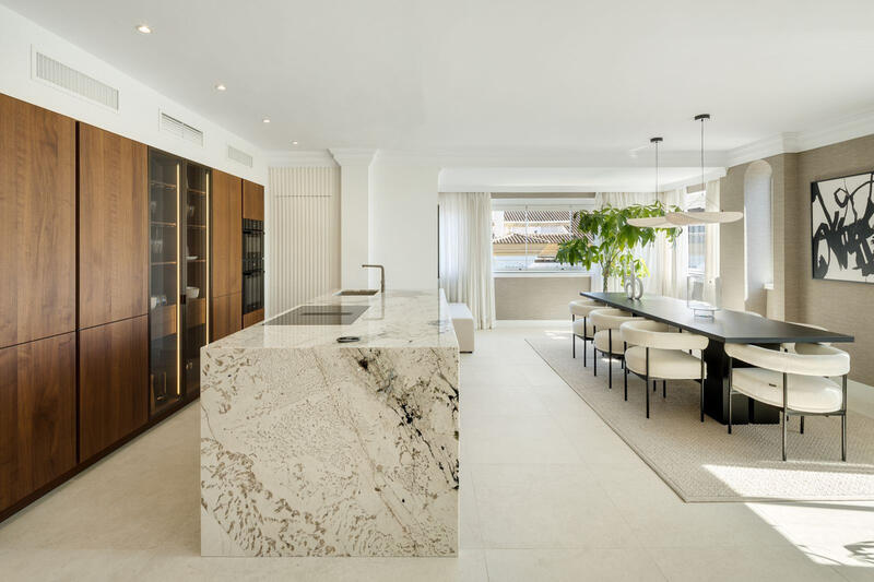 5 bedroom Apartment for sale