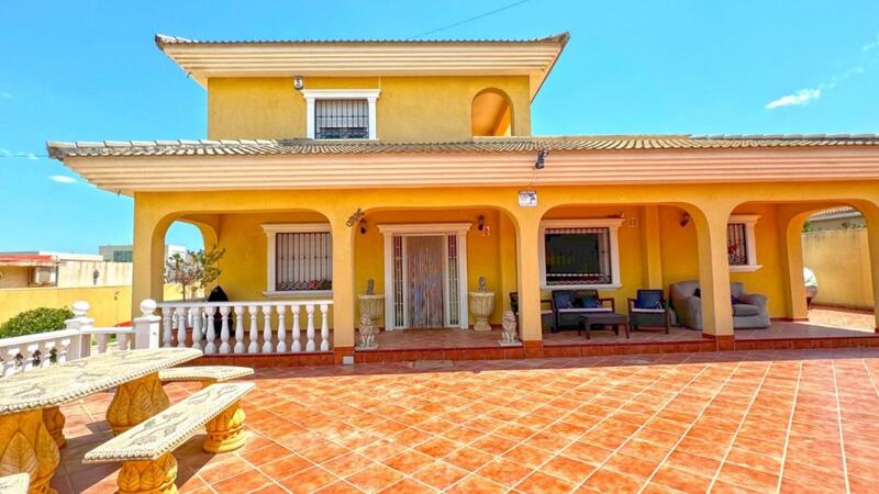 6 Cuarto Villa en venta